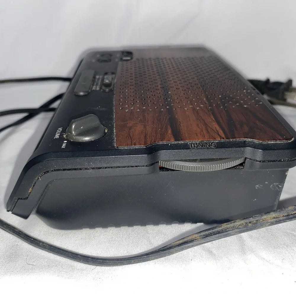 Vintage GE Digital Alarm Clock Radio AM/FM 7-4613A Woodgrain Please Read Descrip